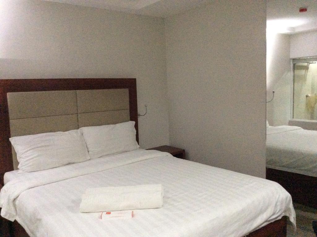 Cherry Midtown Hotel Olóngapo Habitación foto