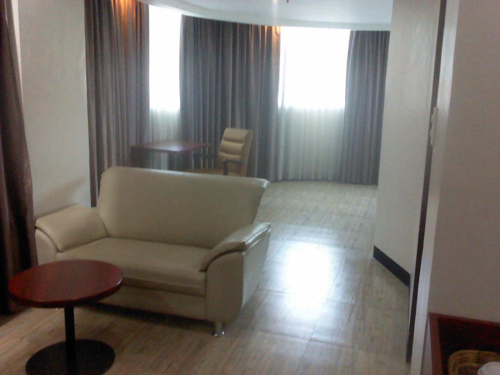 Cherry Midtown Hotel Olóngapo Habitación foto