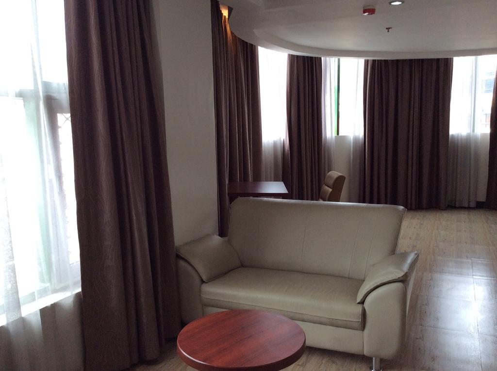 Cherry Midtown Hotel Olóngapo Habitación foto